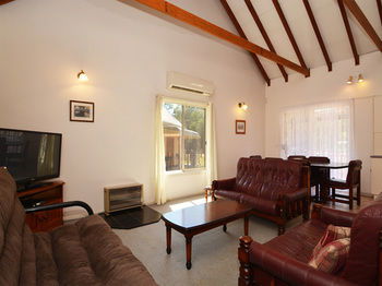 Madigan Wine Country Cottages - Great Ocean Road Tourism 48