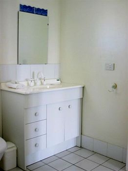 Madigan Wine Country Cottages - Great Ocean Road Tourism 17
