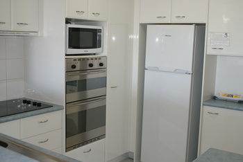 Beachside Resort - Kawana Waters - Great Ocean Road Tourism 10