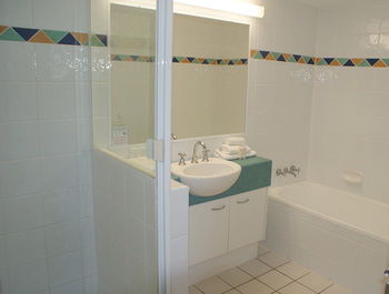 Beachside Resort - Kawana Waters - Great Ocean Road Tourism 17