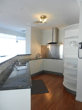 Beachside Resort - Kawana Waters - Great Ocean Road Tourism 33