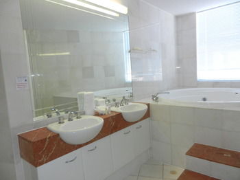 Beachside Resort - Kawana Waters - Great Ocean Road Tourism 36