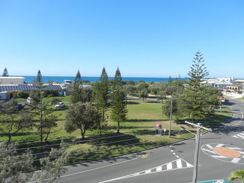 Beachside Resort - Kawana Waters - Great Ocean Road Tourism 40