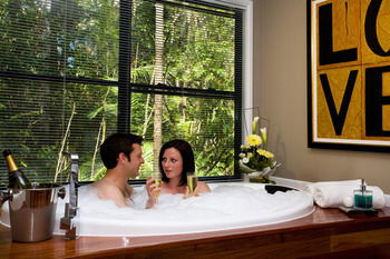 Amore On Buderim Luxury Rainforest Cabins - Great Ocean Road Tourism 18