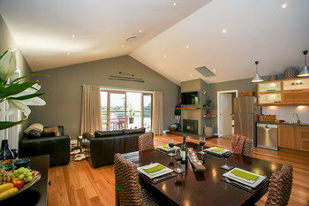 Lilies Luxury Retreats - Great Ocean Road Tourism 32