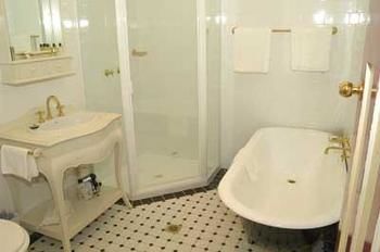 Chalet Blue Mountains - Great Ocean Road Tourism 7