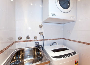 Ryals Serviced Apartments Camperdown - Great Ocean Road Tourism 17