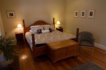 Tizzana Winery Bed & Breakfast - Great Ocean Road Tourism 2