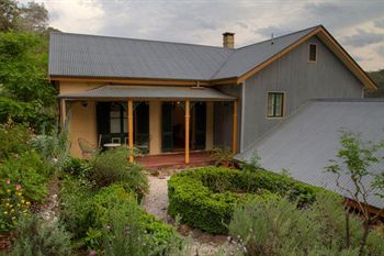 Tizzana Winery Bed & Breakfast - Great Ocean Road Tourism 6