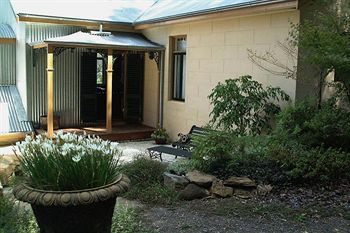 Tizzana Winery Bed & Breakfast - Great Ocean Road Tourism 8