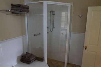 Tizzana Winery Bed & Breakfast - Great Ocean Road Tourism 9