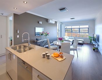 Zara Tower - Luxury Suites And Apartments - Great Ocean Road Tourism 2