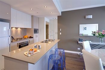 Zara Tower - Luxury Suites And Apartments - Great Ocean Road Tourism 24