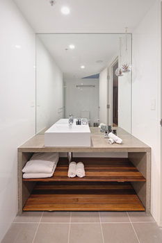 Zara Tower - Luxury Suites And Apartments - Great Ocean Road Tourism 37