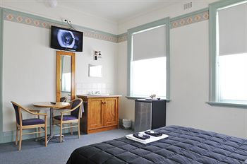 Hotel Gosford - Great Ocean Road Tourism 1