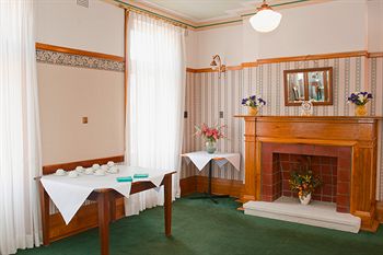 Hotel Gosford - Great Ocean Road Tourism 3