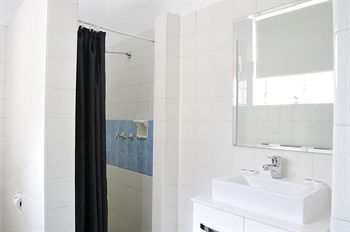 Hotel Gosford - Great Ocean Road Tourism 13