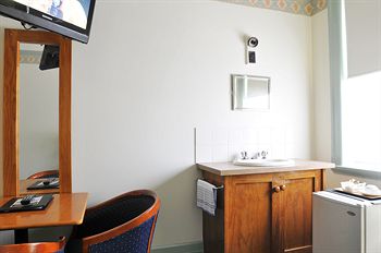 Hotel Gosford - Great Ocean Road Tourism 20