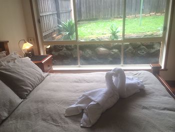 Australian Home Away @ East Doncaster Andersons Creek 1 - Great Ocean Road Tourism 5