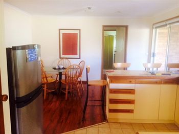 Australian Home Away @ East Doncaster Andersons Creek 1 - Great Ocean Road Tourism 9