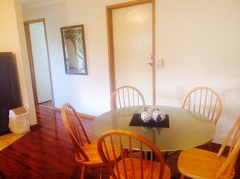 Australian Home Away @ East Doncaster Andersons Creek 1 - Great Ocean Road Tourism 10