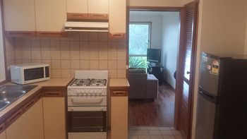 Australian Home Away @ East Doncaster Andersons Creek 1 - Great Ocean Road Tourism 11