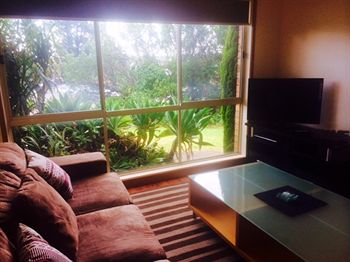 Australian Home Away @ East Doncaster Andersons Creek 1 - Great Ocean Road Tourism 12