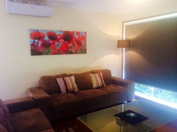 Australian Home Away @ East Doncaster Andersons Creek 1 - Great Ocean Road Tourism 13