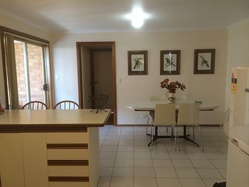 Australian Home Away @ Doncaster Andersons Creek 2 - Great Ocean Road Tourism 9