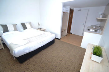 Crossroads Hotel Liverpool - Great Ocean Road Tourism 4