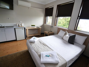 Crossroads Hotel Liverpool - Great Ocean Road Tourism 6