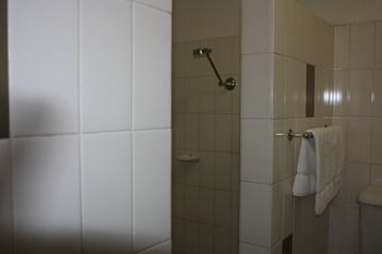 Crossroads Hotel Liverpool - Great Ocean Road Tourism 8