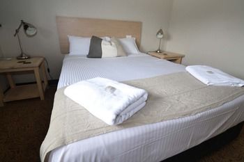 Crossroads Hotel Liverpool - Great Ocean Road Tourism 21