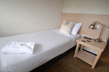 Crossroads Hotel Liverpool - Great Ocean Road Tourism 23