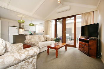 Wattle Holiday Rental - Great Ocean Road Tourism 6