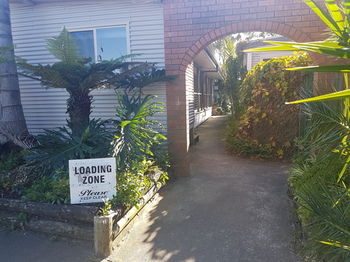 Bentley Waterfront Motel & Cottages - Great Ocean Road Tourism 0