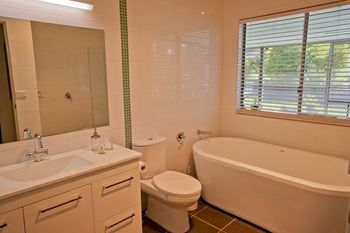 Moonee Beach Executive Retreat - Great Ocean Road Tourism 1