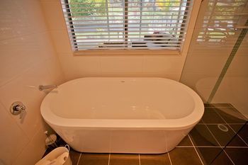 Moonee Beach Executive Retreat - Great Ocean Road Tourism 3