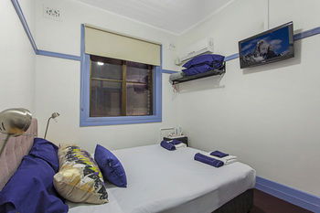 Commonwealth Hotel Newcastle - Great Ocean Road Tourism 1