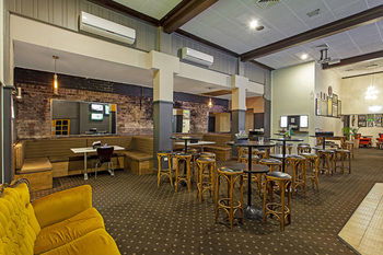 Commonwealth Hotel Newcastle - Great Ocean Road Tourism 9