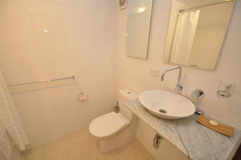 Camperdown 21 Brigs Furnished Apartment - Great Ocean Road Tourism 2