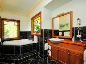 Beauty Point's Pomona Spa Cottages - Great Ocean Road Tourism 0