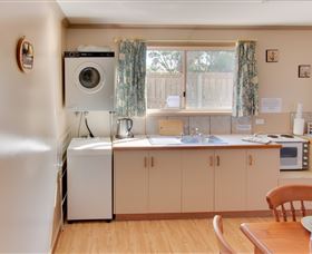 Amos House And Swansea Ocean Villas - Great Ocean Road Tourism 1