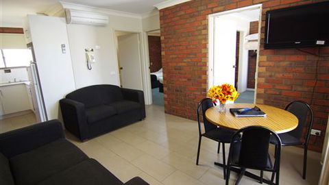 Jacaranda Motel & Holiday Units - Great Ocean Road Tourism 1