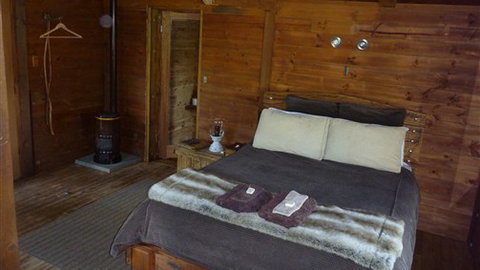 Paynes Hut - Great Ocean Road Tourism 1