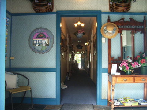 Annie's Shandon Inn - Great Ocean Road Tourism 1