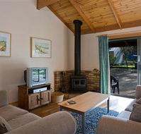 Surf Coast Cabins in Aireys Inlet - Great Ocean Road Tourism