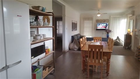 Lakeside Vista Holiday House - Great Ocean Road Tourism 0