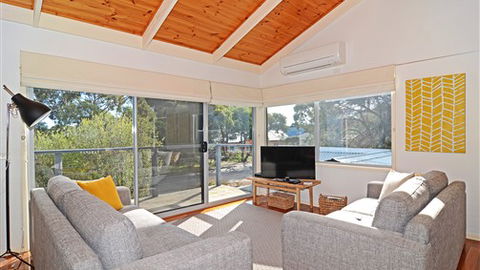 Barrakee Beach House - Anglesea - Great Ocean Road Tourism 0