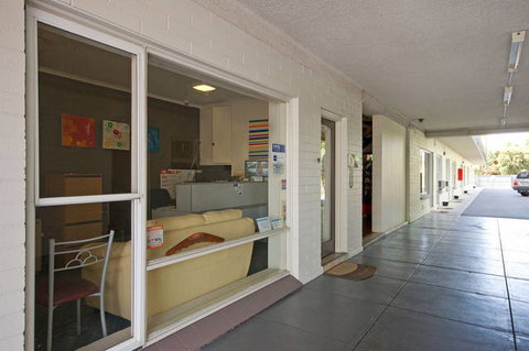 Hello Adelaide Motel + Apartments - Great Ocean Road Tourism 1